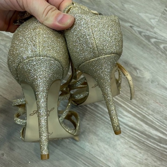NWOT Gold Sparkle Crisscross Strap Jewels by Badgley Mischka Heels - Picture 3 of 10